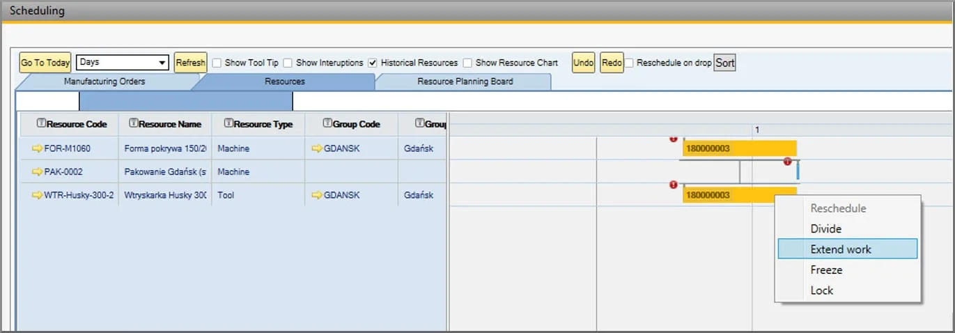 Scheduling resource view with the context menu on a Manufacturing Order showing Reschedule, Divide, Extend work, Freeze, and Lock