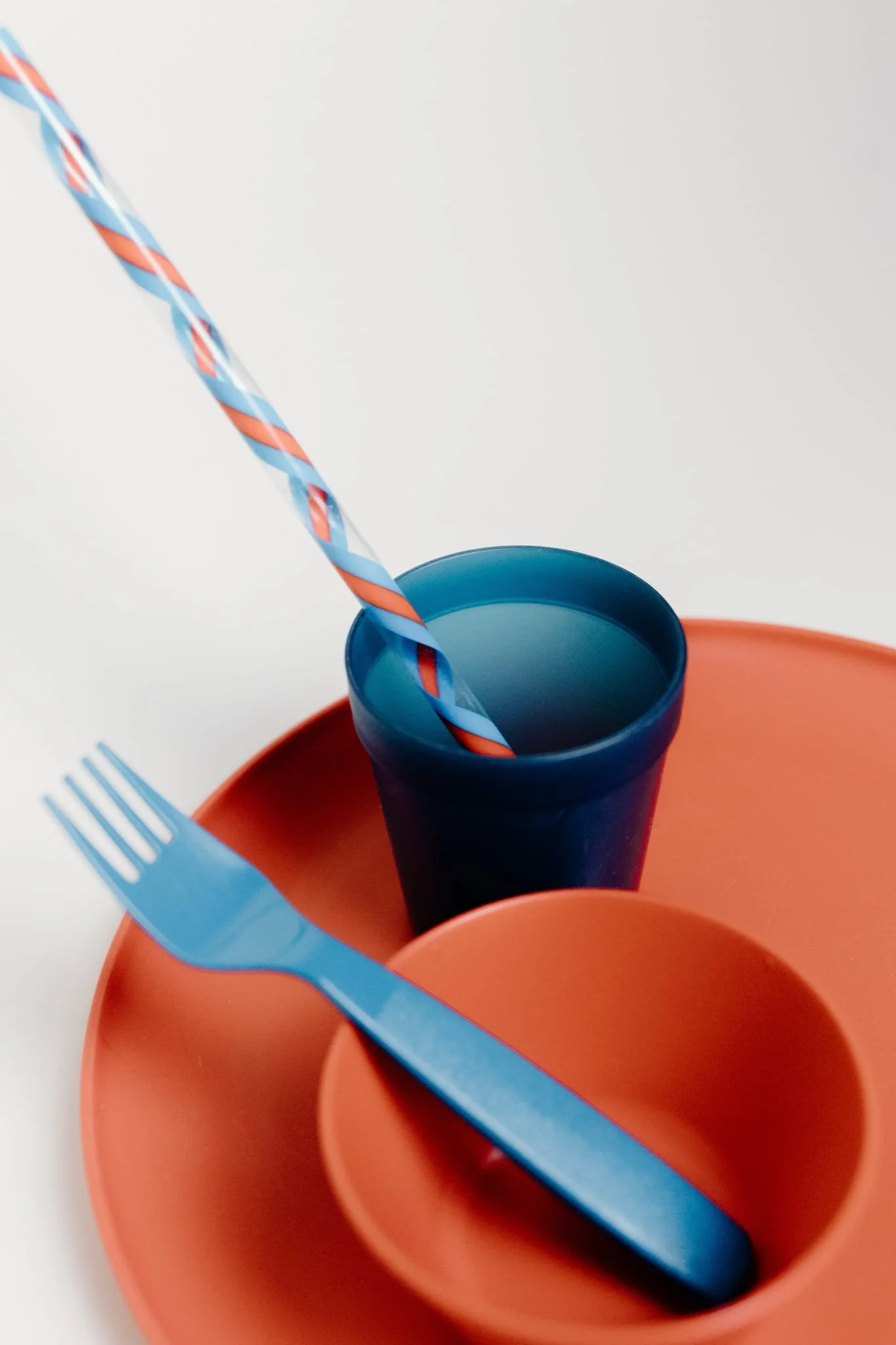 A set of reusable, multi-use plastic tableware